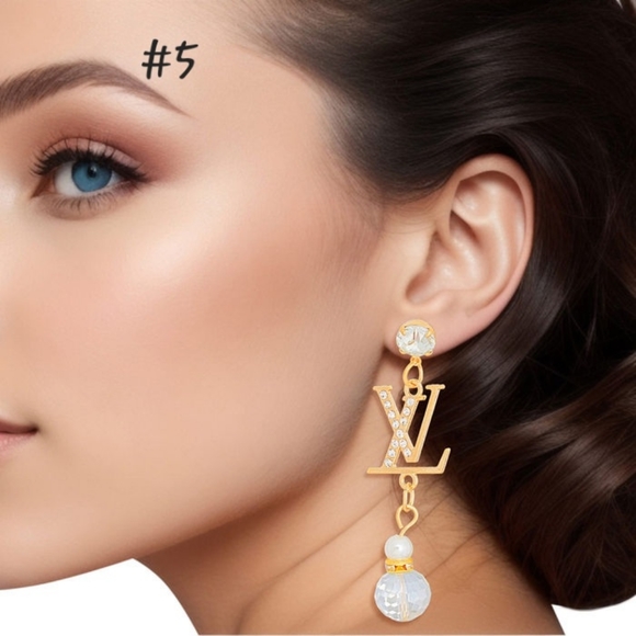 NWT Dangle Earrings - Picture 2 of 2